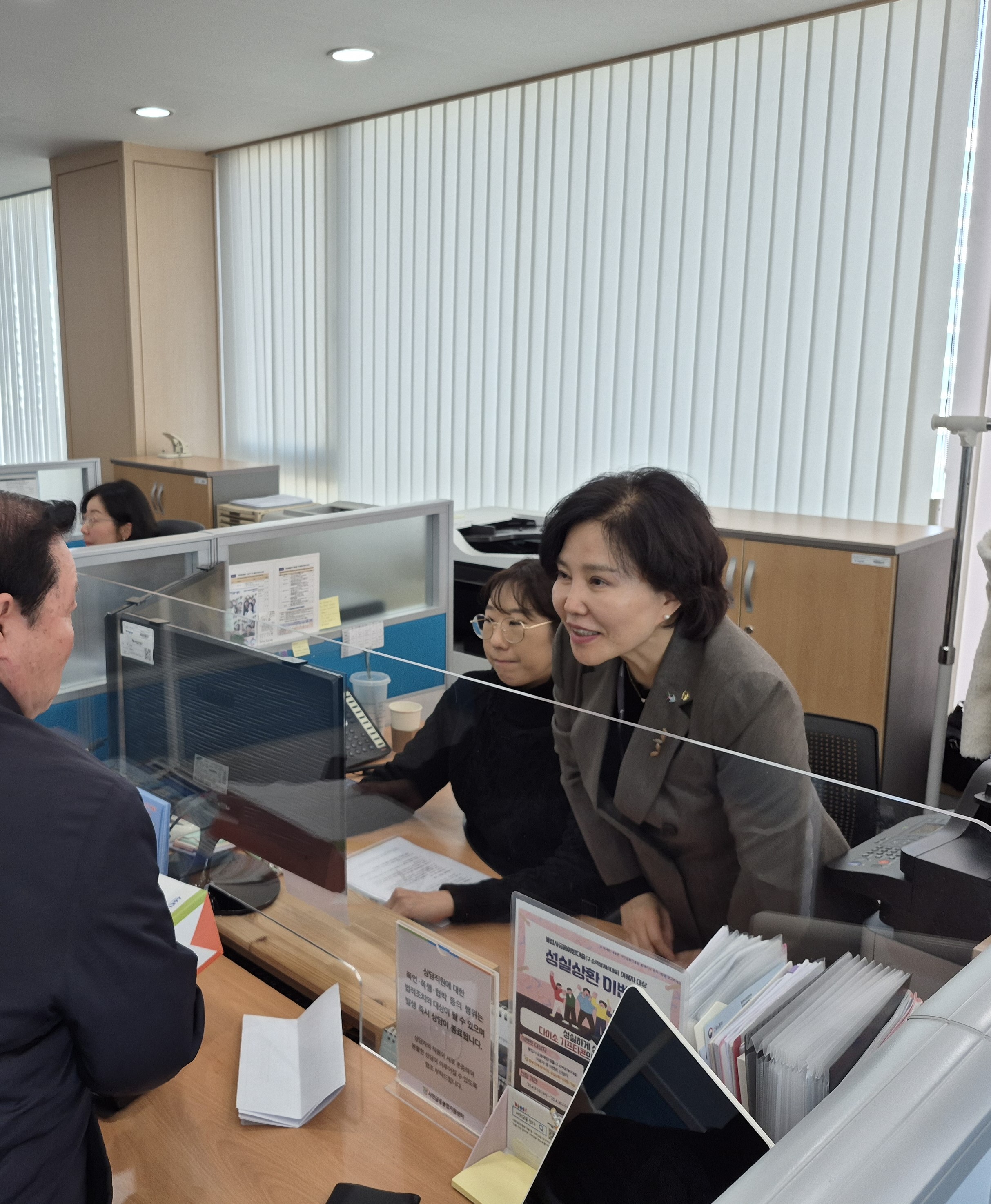 브로셔 리플릿 사진