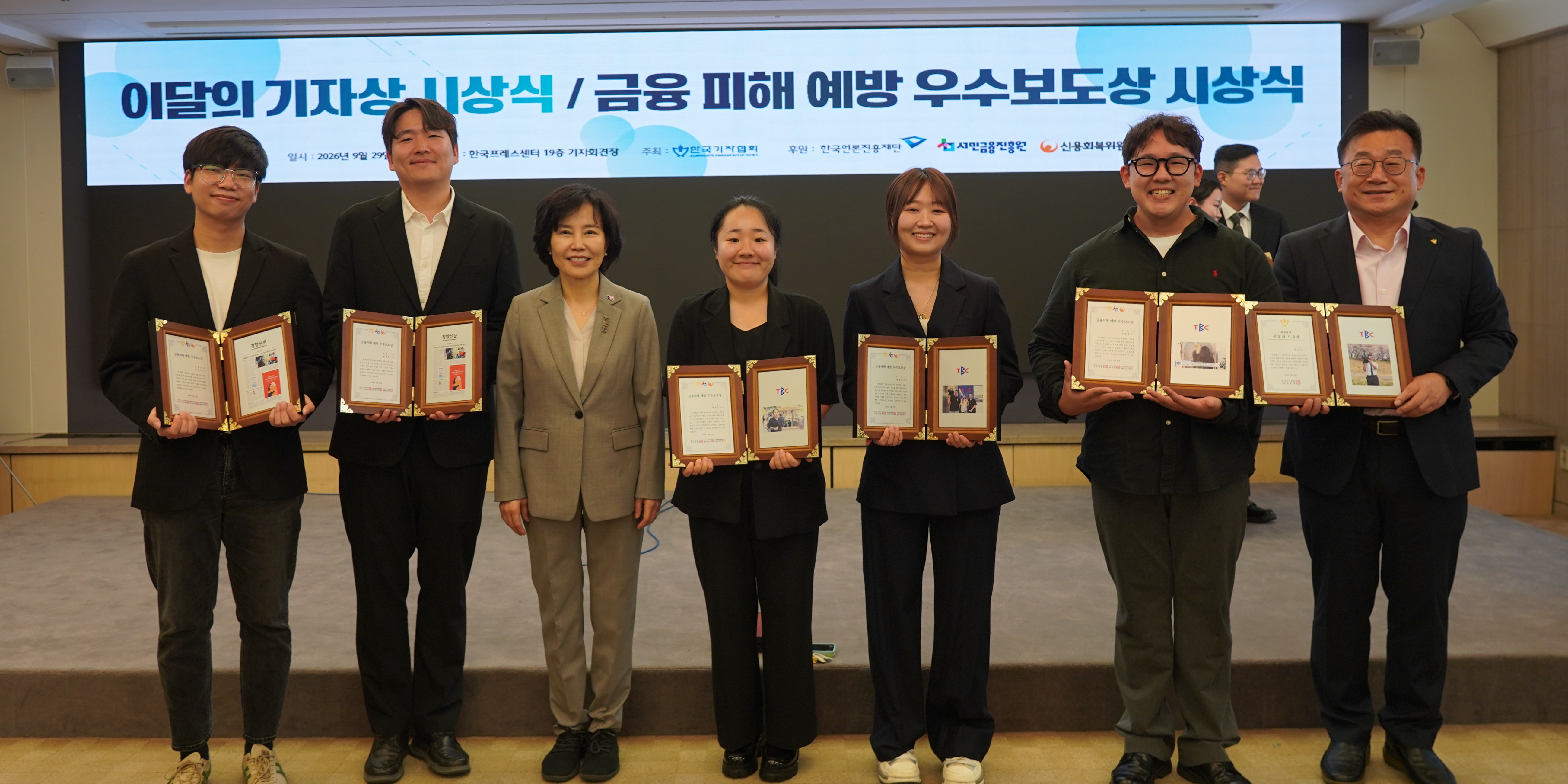 브로셔 리플릿 사진